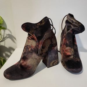 A New Day size 9 floral print booties